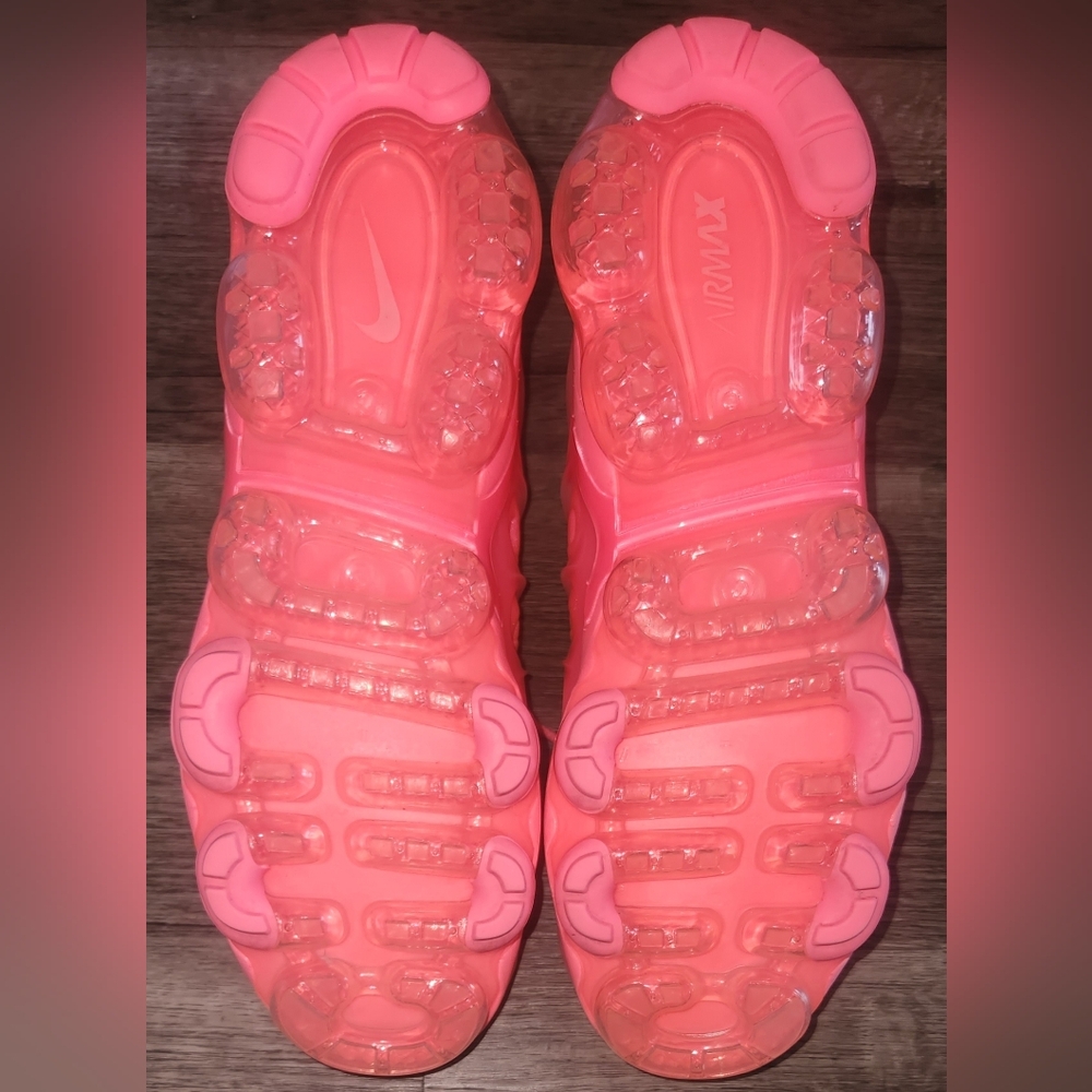 **LIKE NEW** Nike Air VaporMax Plus Sz 10 Vibrant Neon BUBBLEGUM Hot Sunset Pink - Picture 11 of 12